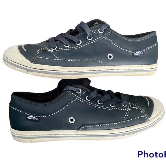 Simple Shoes - Like New Women’s Navy & Ivory Cap Toe Simple Sneakers Size 7.5